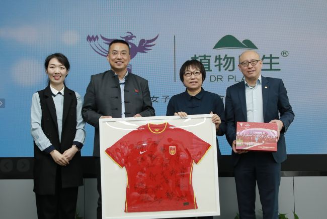除了演员付出的努力，制片人任宁分享了剧组在创新视角方面做出的努力：;拍摄重大的革命历史题材，一定要以尊重历史、还原历史的态度创作，一定要把史料工作做细做透