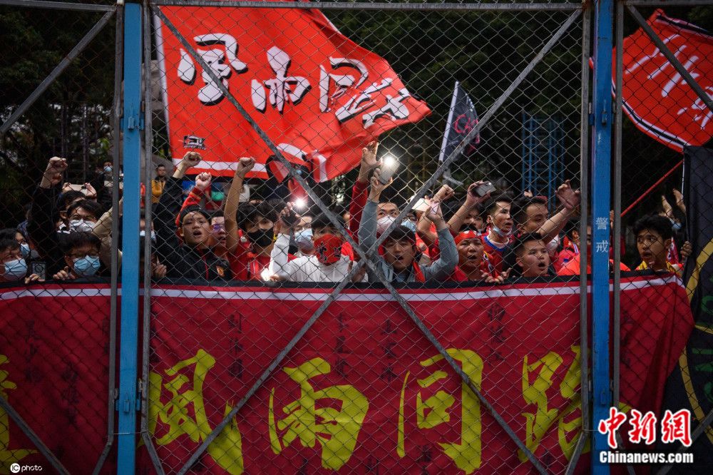 第63分钟，皇马前场组织攻势，弧顶处莫德里奇远射中柱。